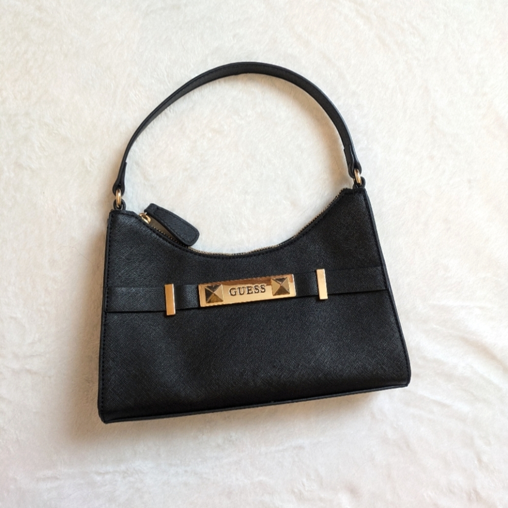 Guess - black shoulder bag☁️🖤